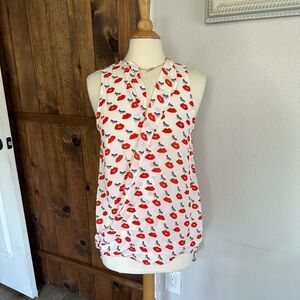 Ro & De White Top with Red Lip and Black Eye Print